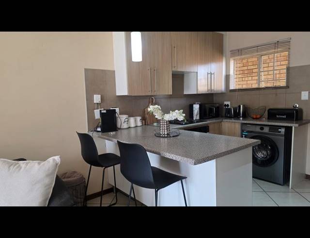 2 BEDROOM APARTMENT FOR SALE IN STONERIDGE